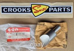 NOS 11255-28C00 1989 RM250 K Genuine Suzuki Left Hand Exhaust Valve NOS 11255-28C00 1989 RM250 K Genuine Suzuki Left Hand Exhaust Valve