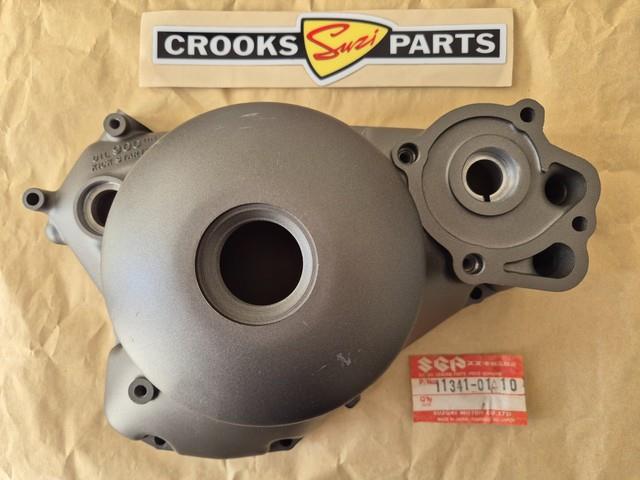 Nos 11341-01a10 Ts125x 1986 To 1988 Genuine Suzuki Black Clutch Cover With Marks