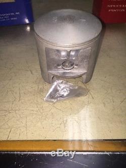 NOS 1983-1984 Suzuki RM500 Piston kit. 25 mm (1ST O/S) with rings not shown