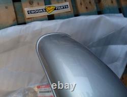 NOS 53111-46401-13L RM50 / DS80 C 1978 Genuine Suzuki Silver Front Mudguard NOS 53111-46401-13L RM50 / DS80 C 1978 Genuine Suzuki Silver Front Mudguard