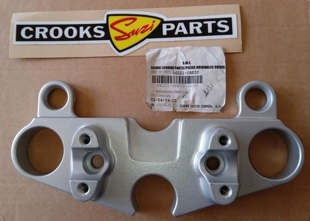 Nos 56221-0be00 Gs500 2004 To 2008 Genuine Suzuki Lower Handlebar Holder/clamp