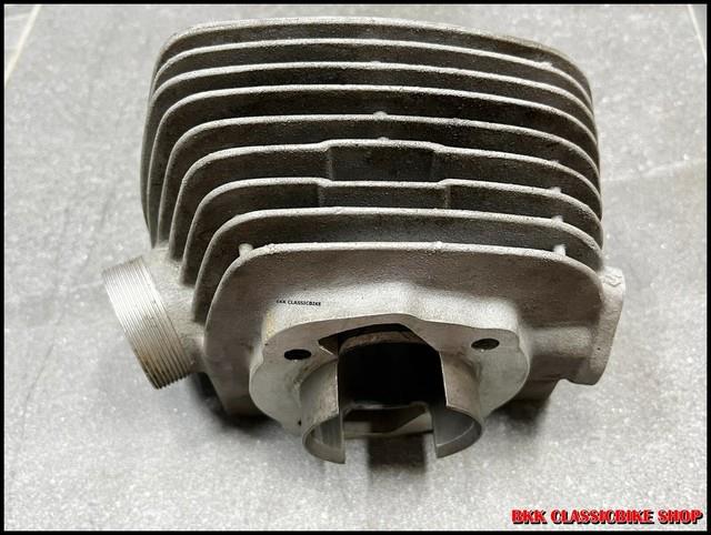 Nos Suzuki 250cc T20 Tc250 X6 Hustler Cylinder Lh Genuine Japan P/n 11220-11600