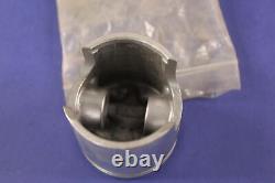 NOS Suzuki OEM Piston GT250 GT380 T20 TC250 12103-33810-100 12110-33713