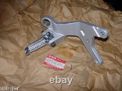 New Suzuki GSXR-750 Right Rear Pillion Foot Peg Exhaust Hanger 43600-17E10 NOS