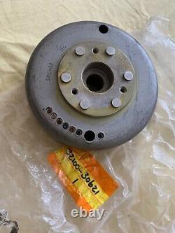 Nos 1973 1976 Suzuki Ts250 Magneto 32100-30621 Ury