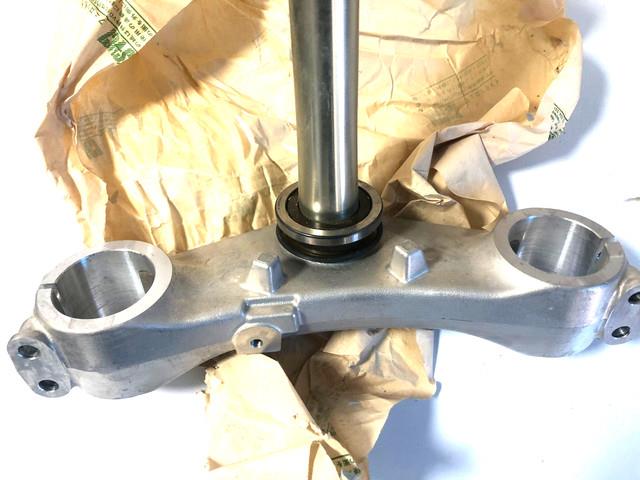 Nos Suzuki Gsxr 600 Gsx-r600 1996-2000 Front Stem, Steering 51410-34e00