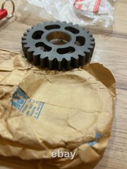 SUZUKI RG500 NOS 2nd GEAR DRIVEN NEW IN BAG WithTAG 24320-20A00 OBSOLETE NT28
