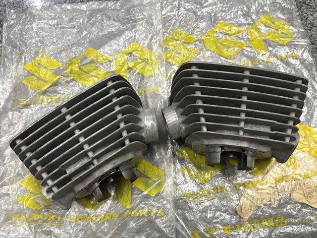 Suzuki 250 1969 T250 Hustler L/r Cylinder Nos Genuine 11210-18100&11220-18100