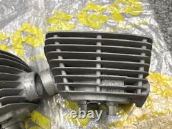 Suzuki 250 1969 T250 HUSTLER L/R Cylinder NOS Genuine 11210-18100&11220-18100