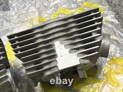 Suzuki 250 1969 T250 HUSTLER L/R Cylinder NOS Genuine 11210-18100&11220-18100