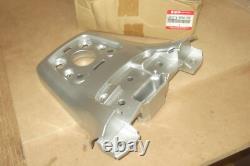 Suzuki An250 An400 Burgman Nos Centre Pillion Rider Handle # 46211-14fa0-yd8 Suzuki An250 An400 Burgman Nos Centre Pillion Rider Handle # 46211-14fa0-yd8