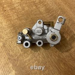Suzuki GP 100/125 oil pump assembly 16100-39300 NOS