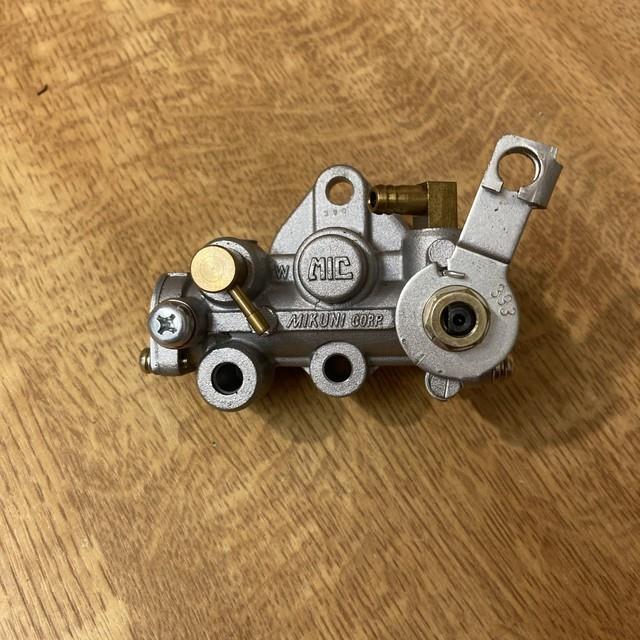 Suzuki Gp 100/125 Oil Pump Assembly 16100-39300 Nos