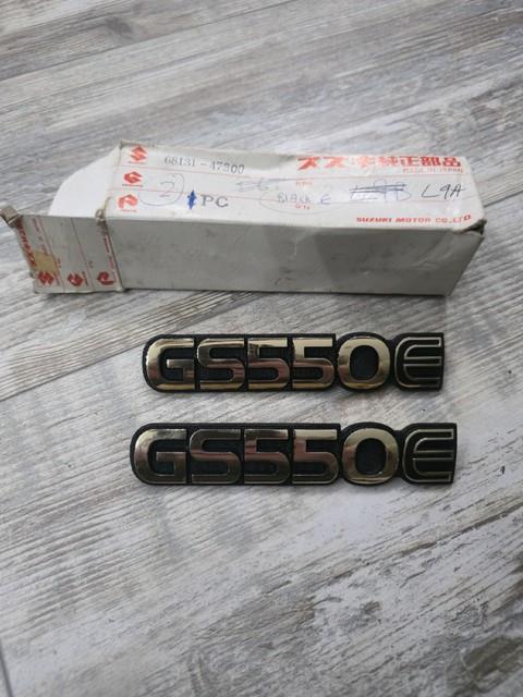 Suzuki Gs550e Pair Sidepanel Badges Nos Rare Golds Colour 68131-47300