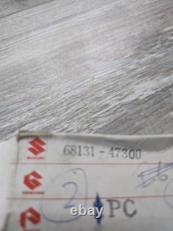 Suzuki GS550E PAIR SIDEPANEL BADGES NOS rare golds colour 68131-47300
