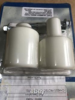 Suzuki GSXR600 K1 2001 NOS OEM Crash Bung Protector Kit, White 99950-70263