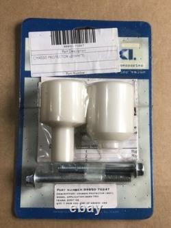 Suzuki GSXR750 K1-K2 2001-02 NOS OEM Crash Bung Protector Kit, White 99950-70247