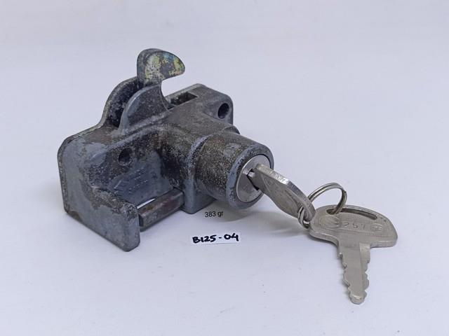 Suzuki Gt185 Gt380 Gt750 Gt550 Seat Lock Helmet Nos Japan #257