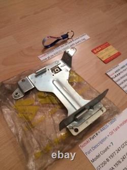 Suzuki GT250 T350 nos oil tank bracket holder new pt no 44820-18600 withparts tag