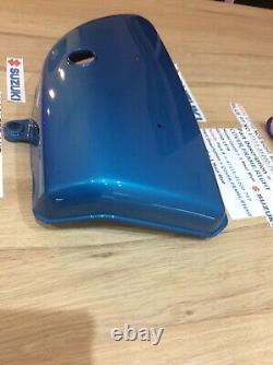 Suzuki GT750 NOS RIGHT SIDE PANEL MAUI BLUE PT NO 47111-31200-797 WITH PARTS TAG