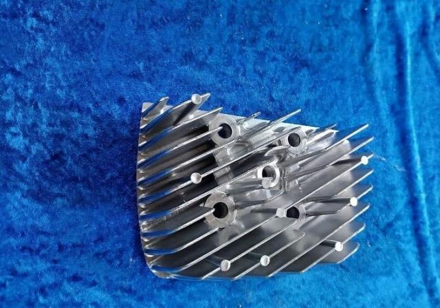 Suzuki Genuine T250 Tt250 Cylinder Head L/h Part No. 11121-18610 Mint Nos