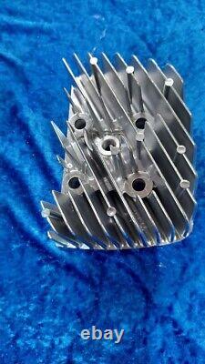 Suzuki Genuine T250 TT250 Cylinder Head L/H Part No. 11121-18610 Mint NOS