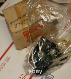 Suzuki Gs550l OEM Front Brake Master Cylinder 59600-43530 NOS