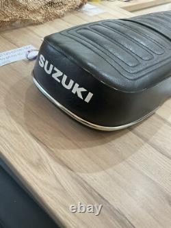 Suzuki Gt125 Gt185 Nos Genuine Seat Assembly With Metal Trim 45100-36201-403 New