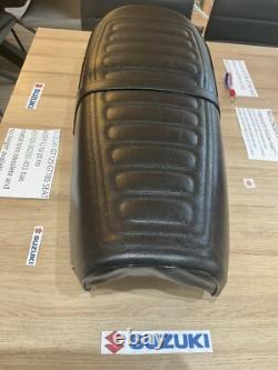 Suzuki Gt125 Gt185 Nos Genuine Seat Assembly With Metal Trim 45100-36201-403 New