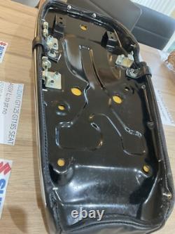 Suzuki Gt125 Gt185 Nos Genuine Seat Assembly With Metal Trim 45100-36201-403 New