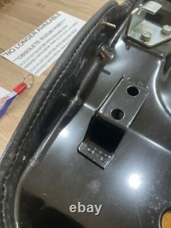 Suzuki Gt125 Gt185 Nos Genuine Seat Assembly With Metal Trim 45100-36201-403 New