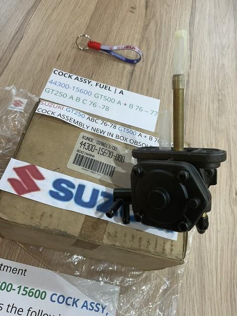 Suzuki Gt250 Abc 76-78 Gt500 A + B 76-77 Nos Fuel Cock Assembly 44300-15600 New