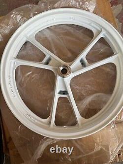 Suzuki Rg 125 front wheel NOS white