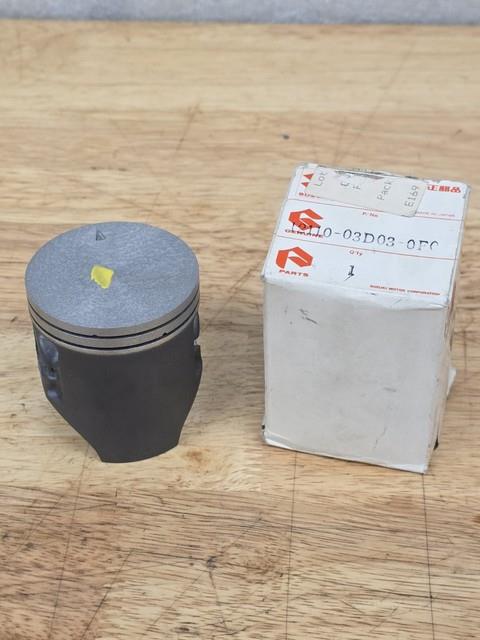 Suzuki Ts125r Sf15a Piston 12110-03d03-0f0 Nos