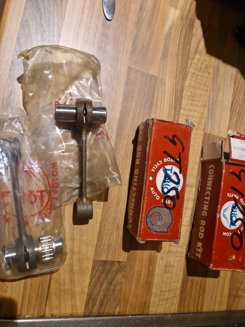 Suzuki Gt250 M/a/b Conrods Nos Made In Japan