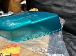 Suzuki gt380 j green side panel 47211-33000-215 NOS