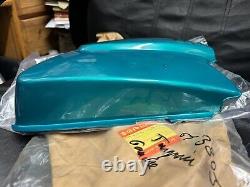 Suzuki gt380 j green side panel 47211-33000-215 NOS